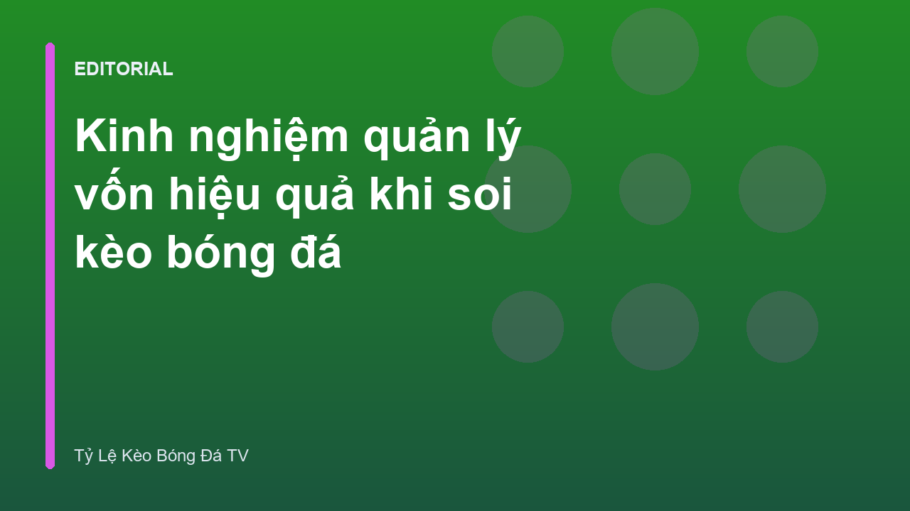 Người chơi bóng đá đang phân tích dữ liệu và quản lý vốn